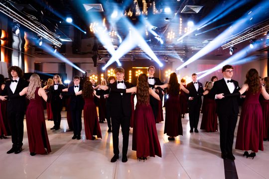 Studniówka IV Liceum Ogólnokształcącego im. dr. Tytusa Chałubińskiego w Radomiu (zdjęcia)