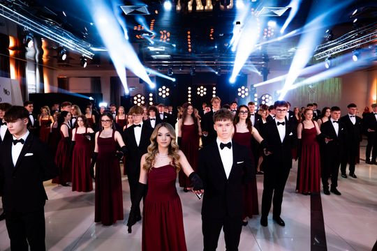 Studniówka IV Liceum Ogólnokształcącego im. dr. Tytusa Chałubińskiego w Radomiu (zdjęcia)