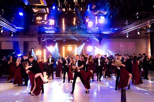 Studniówka IV Liceum Ogólnokształcącego im. dr. Tytusa Chałubińskiego w Radomiu (zdjęcia)