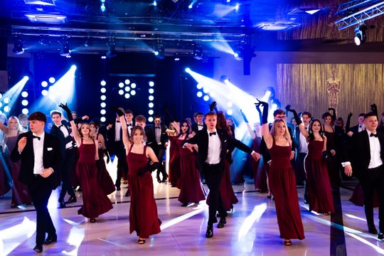 Studniówka IV Liceum Ogólnokształcącego im. dr. Tytusa Chałubińskiego w Radomiu (zdjęcia)