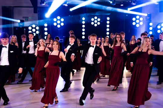 Studniówka IV Liceum Ogólnokształcącego im. dr. Tytusa Chałubińskiego w Radomiu (zdjęcia)