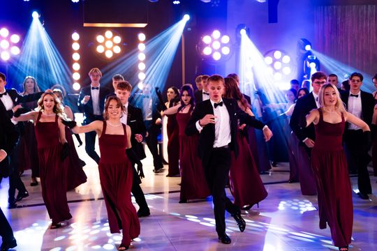 Studniówka IV Liceum Ogólnokształcącego im. dr. Tytusa Chałubińskiego w Radomiu (zdjęcia)