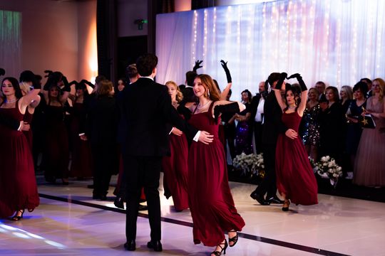 Studniówka IV Liceum Ogólnokształcącego im. dr. Tytusa Chałubińskiego w Radomiu (zdjęcia)