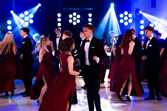 Studniówka IV Liceum Ogólnokształcącego im. dr. Tytusa Chałubińskiego w Radomiu (zdjęcia)