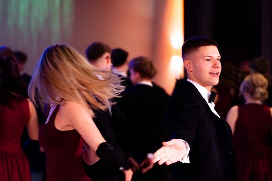 Studniówka IV Liceum Ogólnokształcącego im. dr. Tytusa Chałubińskiego w Radomiu (zdjęcia)