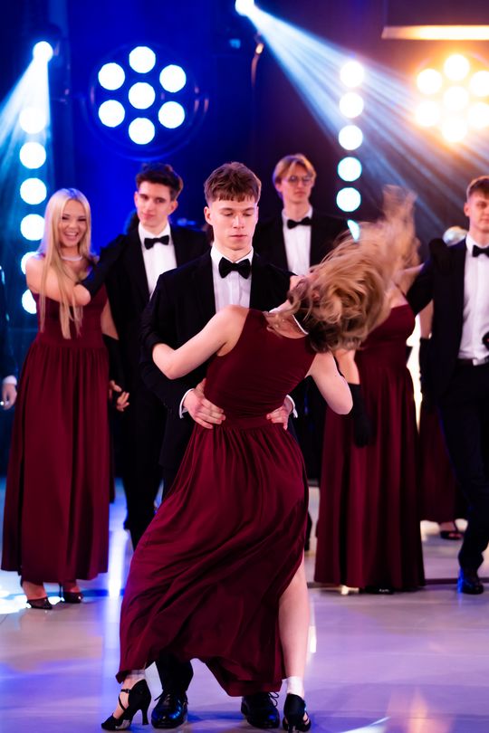 Studniówka IV Liceum Ogólnokształcącego im. dr. Tytusa Chałubińskiego w Radomiu (zdjęcia)