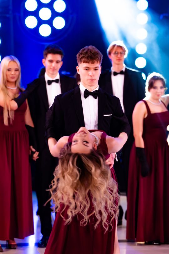 Studniówka IV Liceum Ogólnokształcącego im. dr. Tytusa Chałubińskiego w Radomiu (zdjęcia)