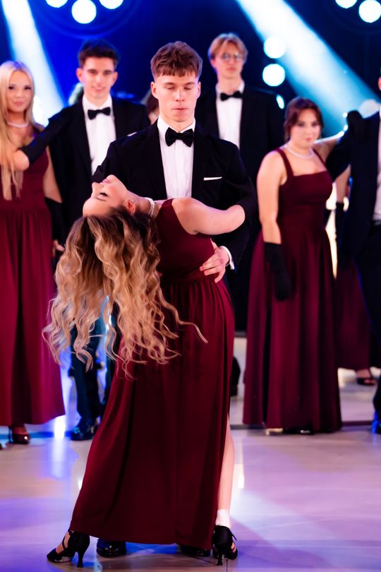 Studniówka IV Liceum Ogólnokształcącego im. dr. Tytusa Chałubińskiego w Radomiu (zdjęcia)