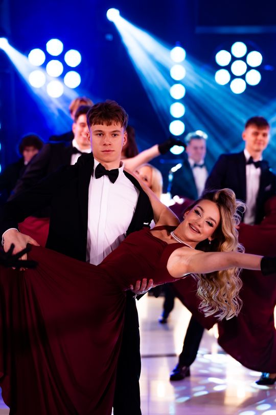 Studniówka IV Liceum Ogólnokształcącego im. dr. Tytusa Chałubińskiego w Radomiu (zdjęcia)