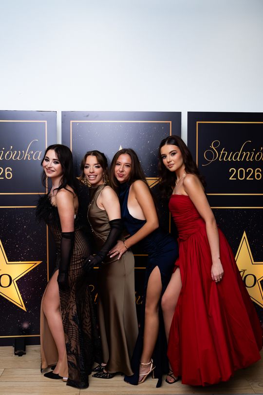 Studniówka IV Liceum Ogólnokształcącego im. dr. Tytusa Chałubińskiego w Radomiu (zdjęcia)