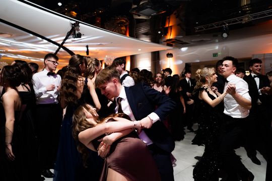 Studniówka IV Liceum Ogólnokształcącego im. dr. Tytusa Chałubińskiego w Radomiu (zdjęcia)