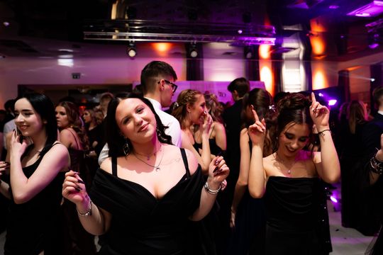 Studniówka IV Liceum Ogólnokształcącego im. dr. Tytusa Chałubińskiego w Radomiu (zdjęcia)