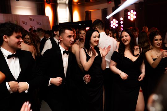 Studniówka IV Liceum Ogólnokształcącego im. dr. Tytusa Chałubińskiego w Radomiu (zdjęcia)