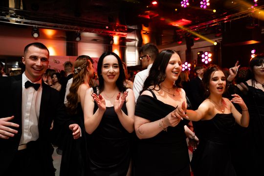 Studniówka IV Liceum Ogólnokształcącego im. dr. Tytusa Chałubińskiego w Radomiu (zdjęcia)