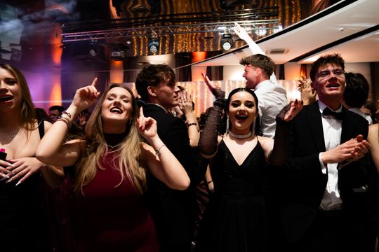 Studniówka IV Liceum Ogólnokształcącego im. dr. Tytusa Chałubińskiego w Radomiu (zdjęcia)