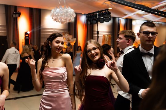 Studniówka IV Liceum Ogólnokształcącego im. dr. Tytusa Chałubińskiego w Radomiu (zdjęcia)