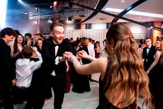 Studniówka IV Liceum Ogólnokształcącego im. dr. Tytusa Chałubińskiego w Radomiu (zdjęcia)