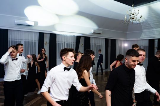 Studniówka Liceum Ogólnokształcącego im. M. Dąbrowskiej w Pionkach (zdjęcia)