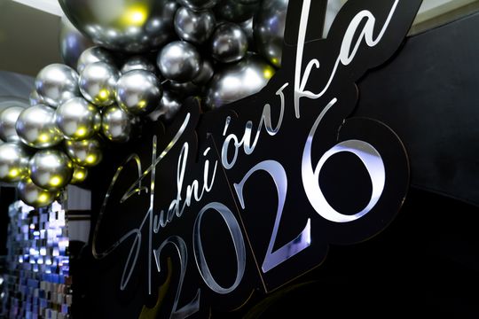 Studniówka Liceum Ogólnokształcącego im. M. Dąbrowskiej w Pionkach (zdjęcia)