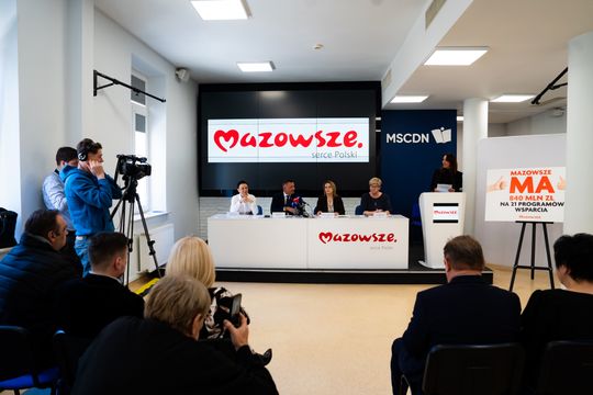 Konferencja prasowa dot. inwestycji samorządu województwa w regionie radomskim w 2026 roku (zdjęcia)