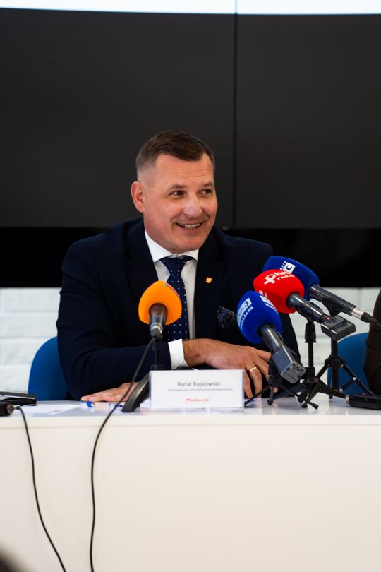Konferencja prasowa dot. inwestycji samorządu województwa w regionie radomskim w 2026 roku (zdjęcia)