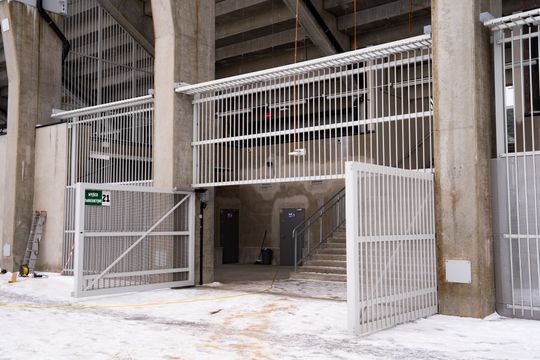 Ostatnie prace na sektorze dla gości na stadionie przy Struga (zdjęcia)