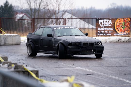 Charytatywny Drift Show na terenie E.Leclerc Radom (zdjęcia)