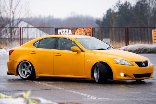 Charytatywny Drift Show na terenie E.Leclerc Radom (zdjęcia)