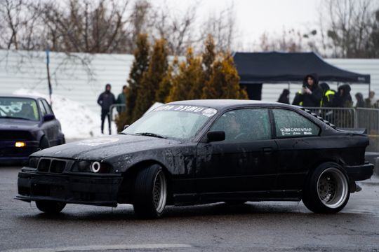 Charytatywny Drift Show na terenie E.Leclerc Radom (zdjęcia)