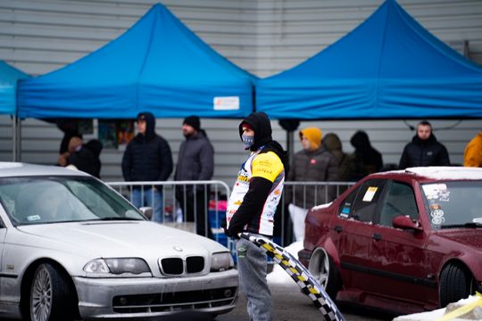 Charytatywny Drift Show na terenie E.Leclerc Radom (zdjęcia)