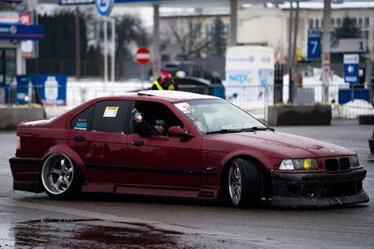 Charytatywny Drift Show na terenie E.Leclerc Radom (zdjęcia)