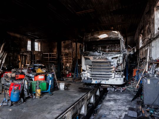 Warsztat w Milejowicach po pożarze (zdjęcia)