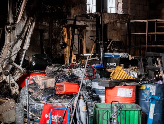 Warsztat w Milejowicach po pożarze (zdjęcia)