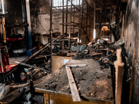 Warsztat w Milejowicach po pożarze (zdjęcia)