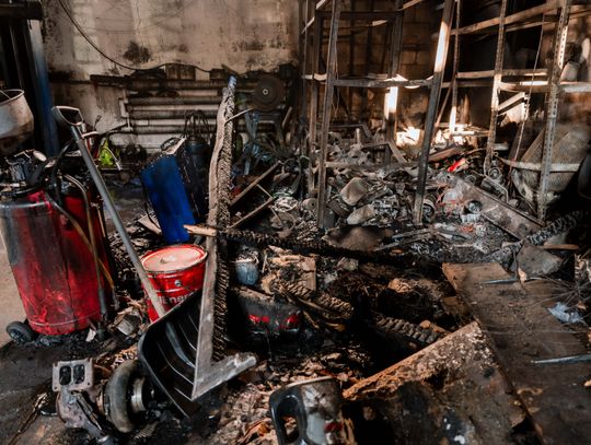 Warsztat w Milejowicach po pożarze (zdjęcia)