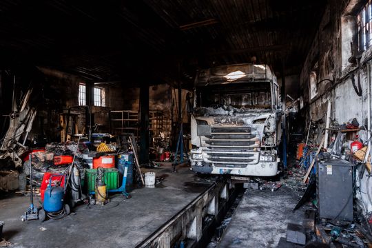 Warsztat w Milejowicach po pożarze (zdjęcia)