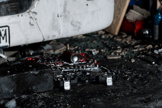 Warsztat w Milejowicach po pożarze (zdjęcia)