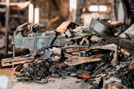 Warsztat w Milejowicach po pożarze (zdjęcia)