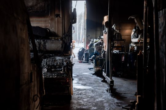 Warsztat w Milejowicach po pożarze (zdjęcia)