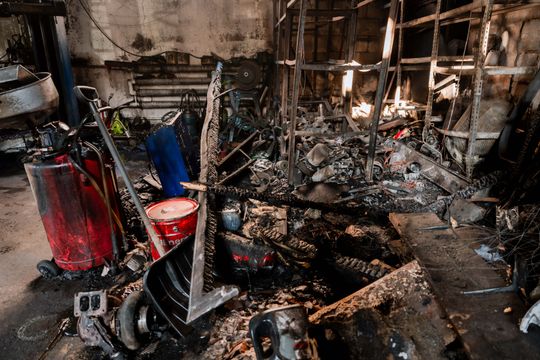 Warsztat w Milejowicach po pożarze (zdjęcia)