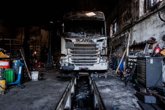 Warsztat w Milejowicach po pożarze (zdjęcia)