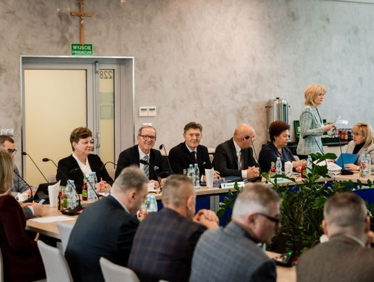 XIX sesja Rady Powiatu w Radomiu (zdjęcia)