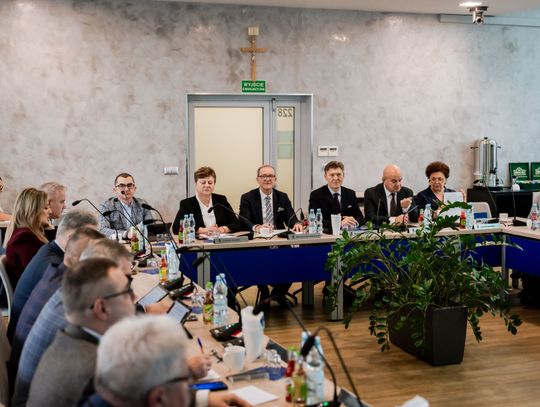 XIX sesja Rady Powiatu w Radomiu (zdjęcia)