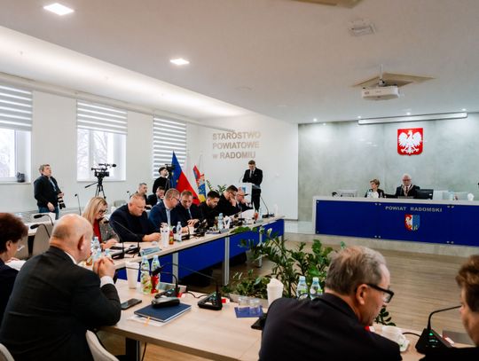 XIX sesja Rady Powiatu w Radomiu (zdjęcia)