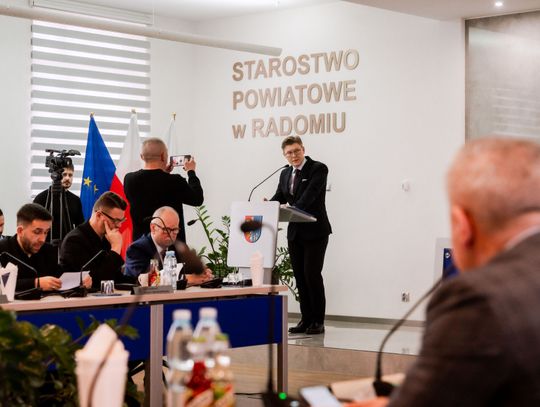 XIX sesja Rady Powiatu w Radomiu (zdjęcia)