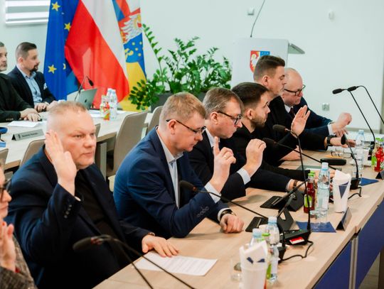 XIX sesja Rady Powiatu w Radomiu (zdjęcia)