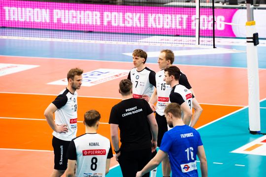 Pierrot Czarni Radom - PZL Leonardo Avia Świdnik (zdjęcia)