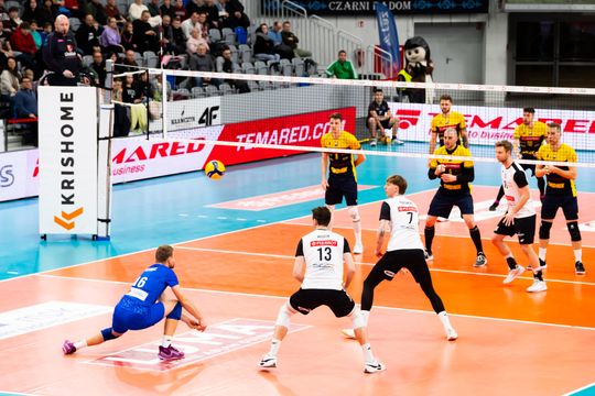 Pierrot Czarni Radom - PZL Leonardo Avia Świdnik (zdjęcia)