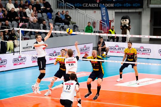 Pierrot Czarni Radom - PZL Leonardo Avia Świdnik (zdjęcia)