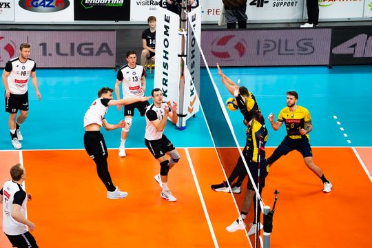 Pierrot Czarni Radom - PZL Leonardo Avia Świdnik (zdjęcia)